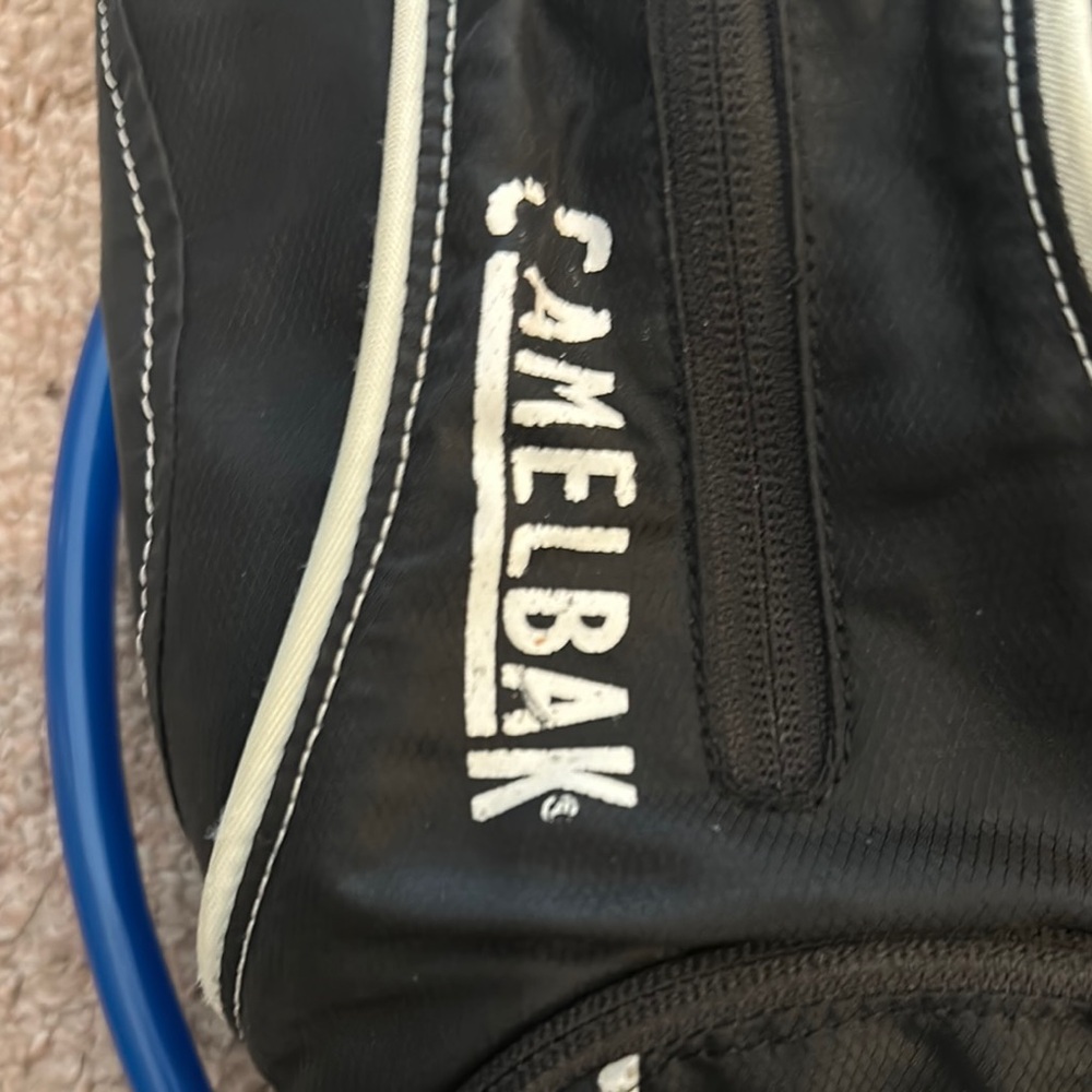 CamelBak Black & Blue Hydration Backpack with Reservoir Hiking Biking Pack - Picture 2 of 4
